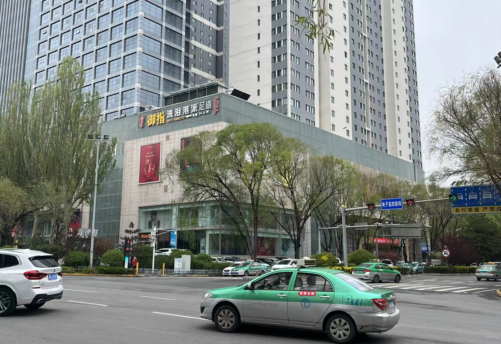 西宁yy易游体育百货虎台店